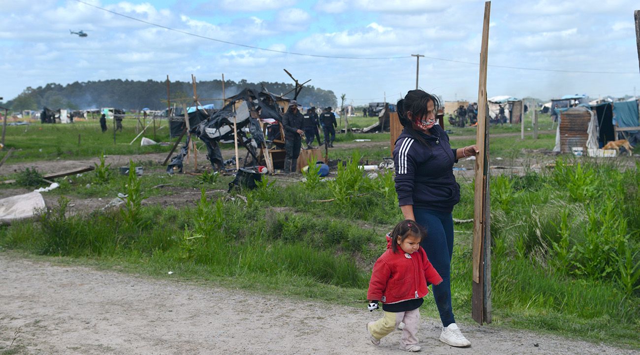 Operativo de desalojo en Guernica, Provincia de Buenos Aires. 