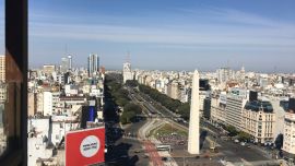 La ciudad de Buenos Aires vuelve a convertirse en la puerta de ingreso para los turistas, en este caso de países limítrofes.