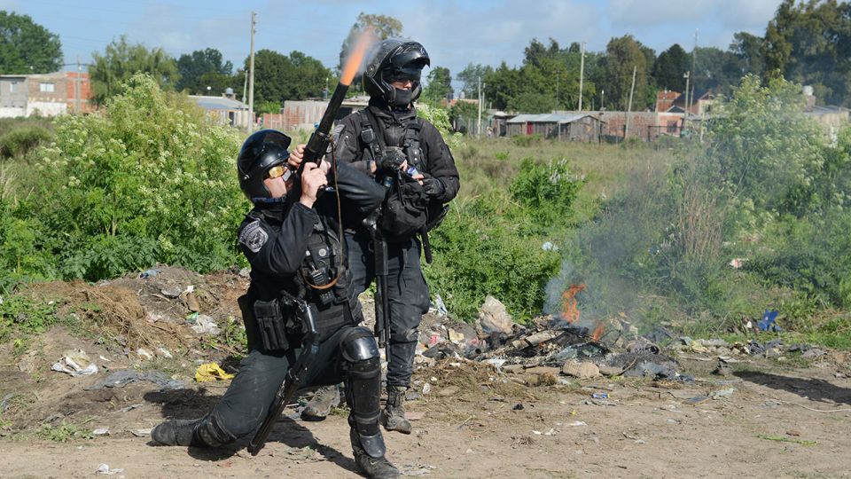Operativo de desalojo en Guernica, Provincia de Buenos Aires.