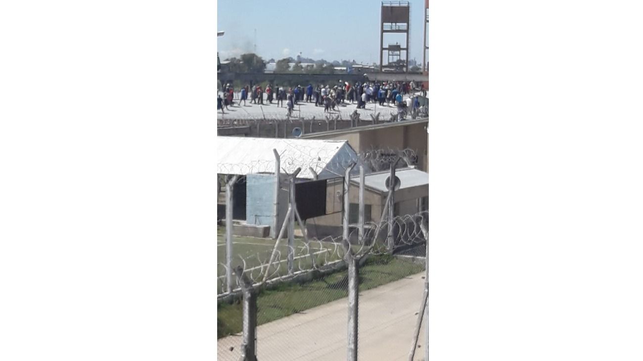 Los presos en los penales bonaerenses de Melchor Romero y Florencio Varela iniciaron una protesta.