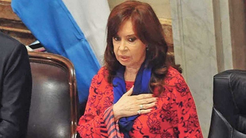 Estilo. Oscila entre la efeméride, el revisionismo histórico y la auto-justificación.