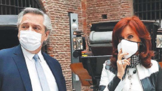 Decir y hacer. La vice insiste en que manda el Presidente. Los hechos, dudosos.