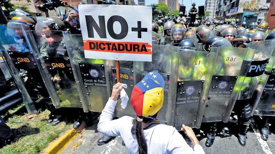 En las calles. La violencia policial es aun más brutal que la chilena o colombiana, pero es invisible para muchos observadores.
