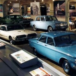 Allí no puede faltar una visita al Museo Henry Ford, donde se detalla toda la historia de esta industria.
