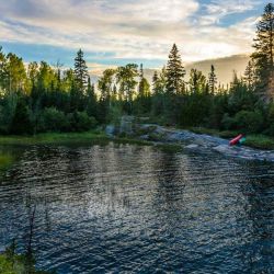 Otro sitio muy interesante es el Parque Nacional Isle Royale, en medio frío lago Superior. 