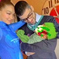 Gigi Hadid y Zayn Malik con su bebé