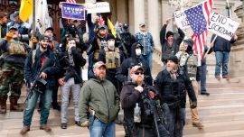 Manifestantes armados pro Trump en Carolina