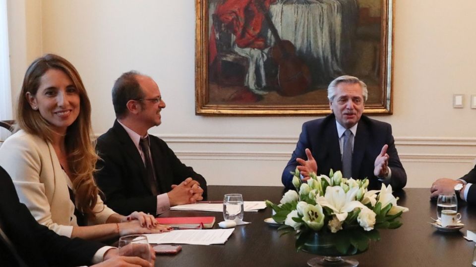 La asesora Cecilia Nicolini junto al presidente Alberto Fernández