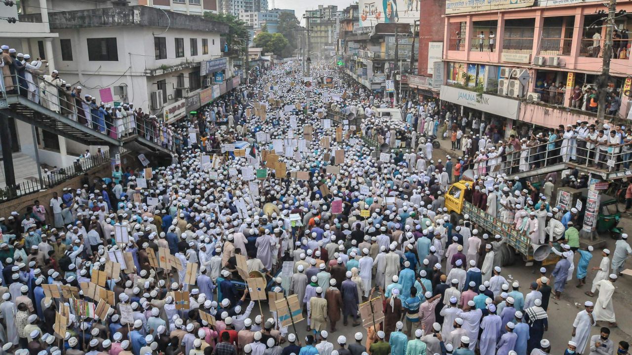 Bangladesh: los musulmanes participan en una protesta que pide un boicot a los productos franceses y condena al presidente francés Emmanuel Macron por sus comentarios sobre la caricatura del profeta Mahoma. | Foto:Md Rafayat Haque Khan / ZUMA Wire / DPA