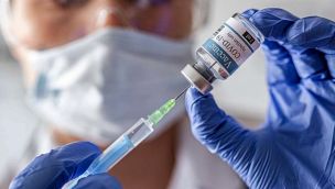 El gobierno negocia con cuatro laboratorios por la vacuna