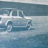 Una de las características salientes del Fiat Millecento, apuntamos que era la capacidad de frenaje: se detenía de 100 km/h a 0 en la "excelente" para ese entonces distancia de 55 metros. Nótese que la pintura era bicolor.