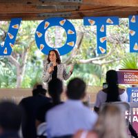 Quién es Kamala Harris, la primera vicepresidente electa en Estados Unidos