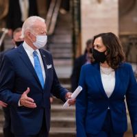 Quién es Kamala Harris, la primera vicepresidente electa en Estados Unidos