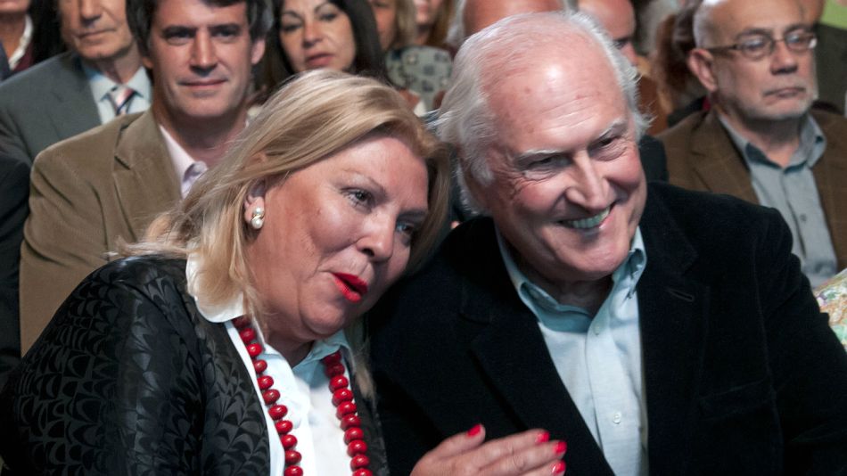 Una foto de 2013, Carrió y Pino en un acto del Frente Unen.