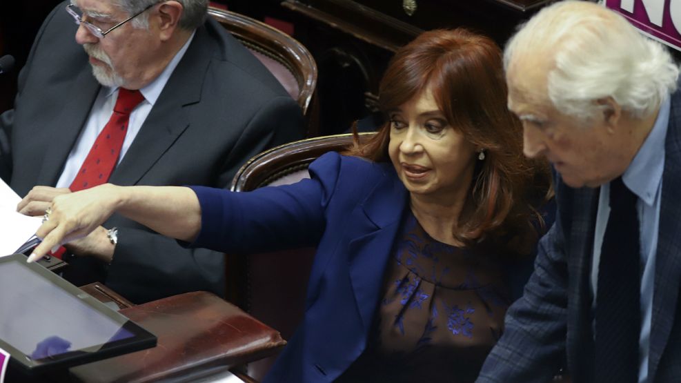Cristina Kirchner y Pino Solanas, en una sesión legislativa.