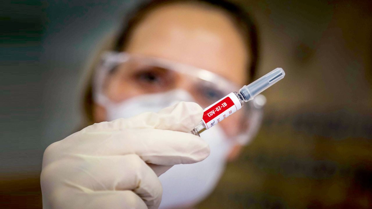 Vacunas potenciales contra el coronavirus pandémico. | Foto:AFP