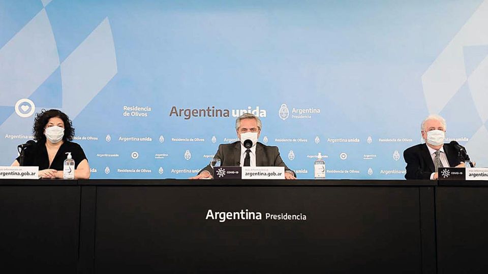 Anuncio del DISPO. Alberto F, con Carla Vizzotti y Ginés González García, en “la semana de la vacuna”.