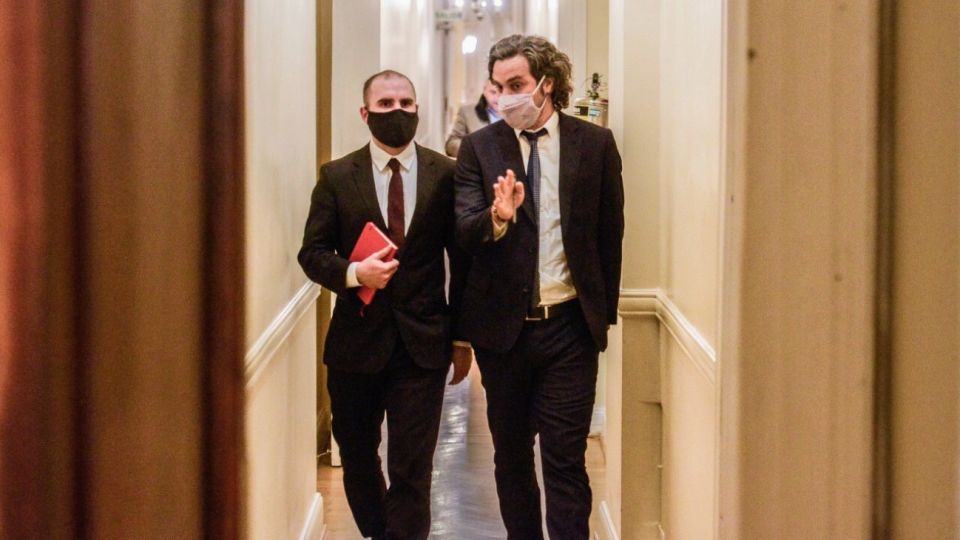 El ministro de Economía, Martín Guzmán, junto al jefe de Gabinete, Santiago Cafiero. La misión del FMI llega este martes 10.