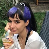 ¡El azul ya fue! El nuevo radical cambio de look de Brenda Asnicar