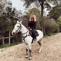 El llamativo look con el que Wanda Nara salió a cabalgar