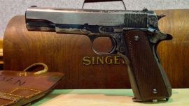 Las pistolas Colt fabricadas por Singer, la empresa de máquinas de coser, fueron más precisas que las ensambladas por la propia Colt.