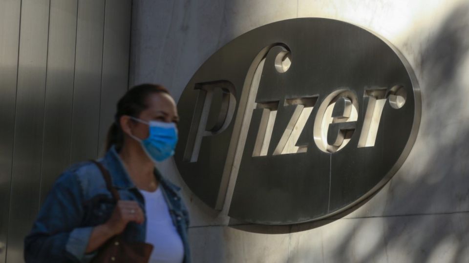 La vacuna de Pfizer tiene una eficacia de un 90%, de acuerdo al primer análisis de su ensayo de fase 3.