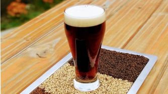 Nueva tendencia: cerveza negra con frambuesa para acompañar chocolates