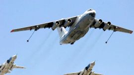 Las imágenes del video recopilan una serie de maniobras que involucran aviones cisternas rusos Il-78.