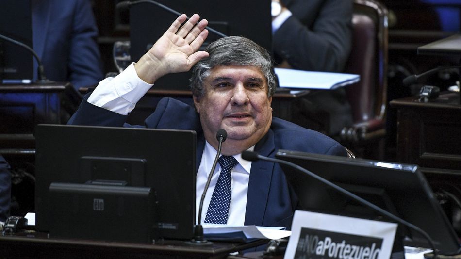 Senador José Mayans.