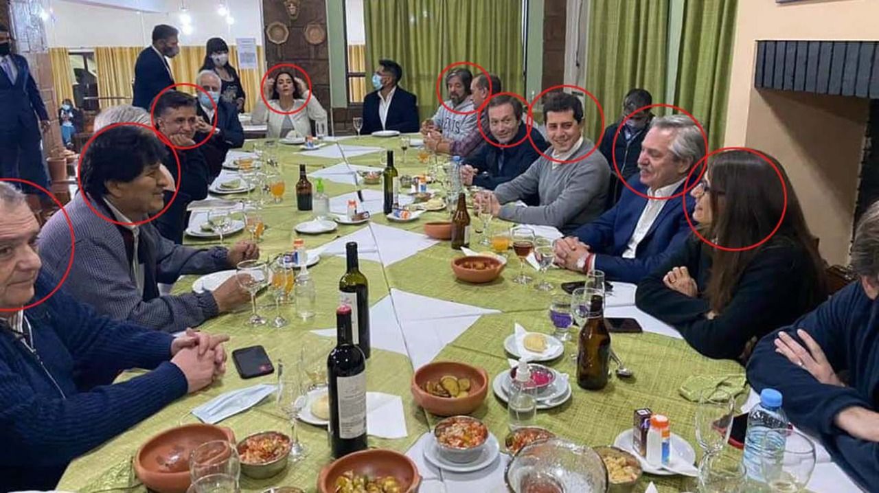  violando el distanciamiento sin barbijo