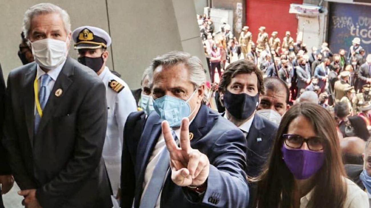  violando el distanciamiento sin barbijo