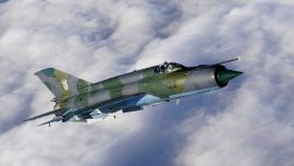 El MiG-21 es un caza supersónico que fue desarrollado en la Unión Soviética en la década de 1950 y entró en servicio en 1959.