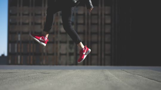 Shuffle dance: todo sobre el baile (y entrenamiento) que será furor este verano