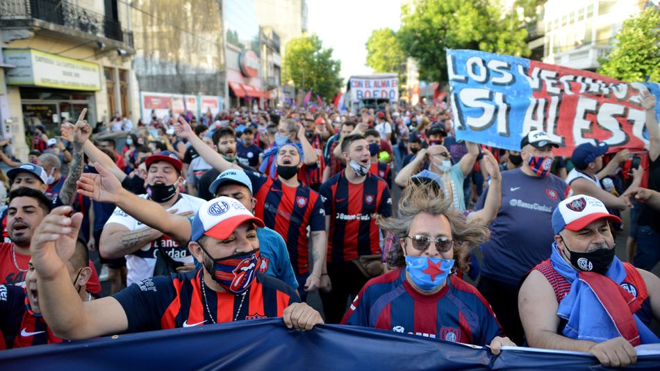 Hinchas de San Lorenzo. Fotos de Pablo Cuarterolo