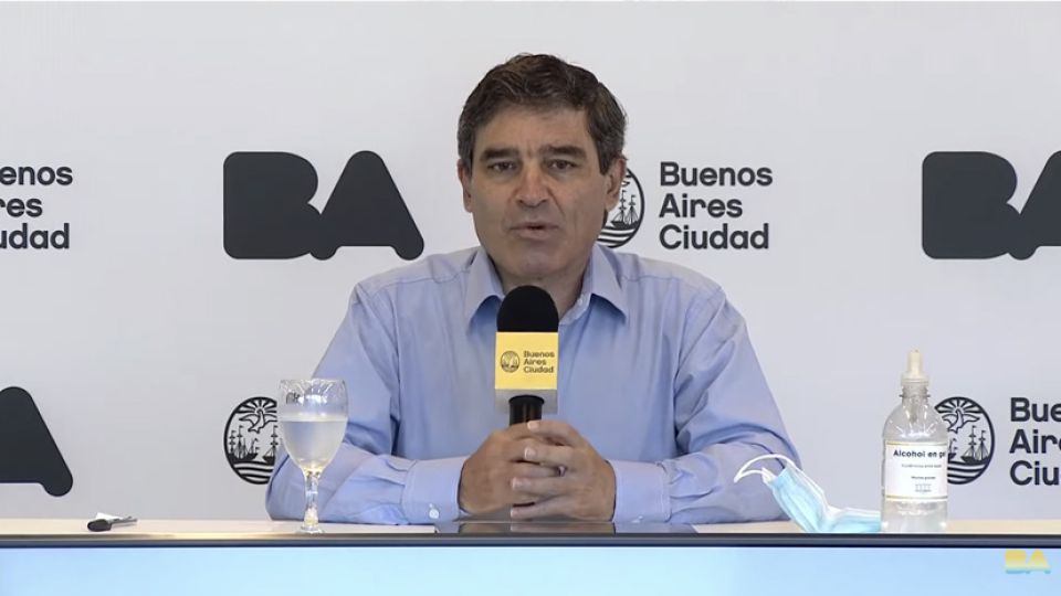 El ministro porteño se refirió a los testeos para turistas que lleguen al país.