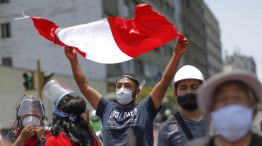 El Congreso de Perú decide quién sucederá a Merino, con el pueblo en la calle