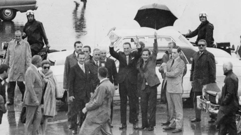 Perón, al arriba a Ezeiza. Fue acompañado por José Ignacio Rucci y Héctor Cámpora.