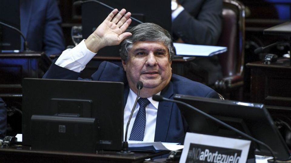 Senador José Mayans.