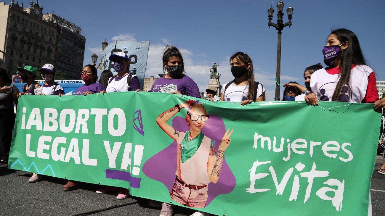 Agrupaciones oficialistas se movilizan en el Congreso para celebrar el Día de la militancia y apoyar los proyectos del Gobierno.