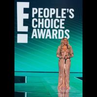 El llamativo look de Demi Lovato: rubia y pelo mega largo