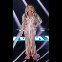 El llamativo look de Demi Lovato: rubia y pelo mega largo