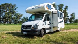 Sentarse a leer los manuales es clave para entender cómo funciona cada aspecto del motorhome.