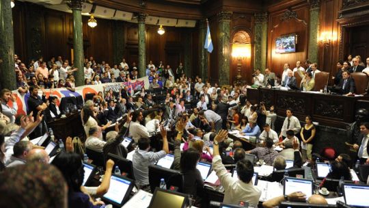 Hinchas y dirigentes azulgranas pondrán su atención en la sesión de la Legislatura.