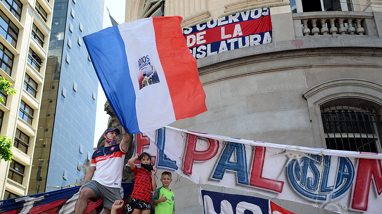 Cánticos. Marcha de hinchas de San Lorenzo. Fotos de Pablo Cuarterolo.