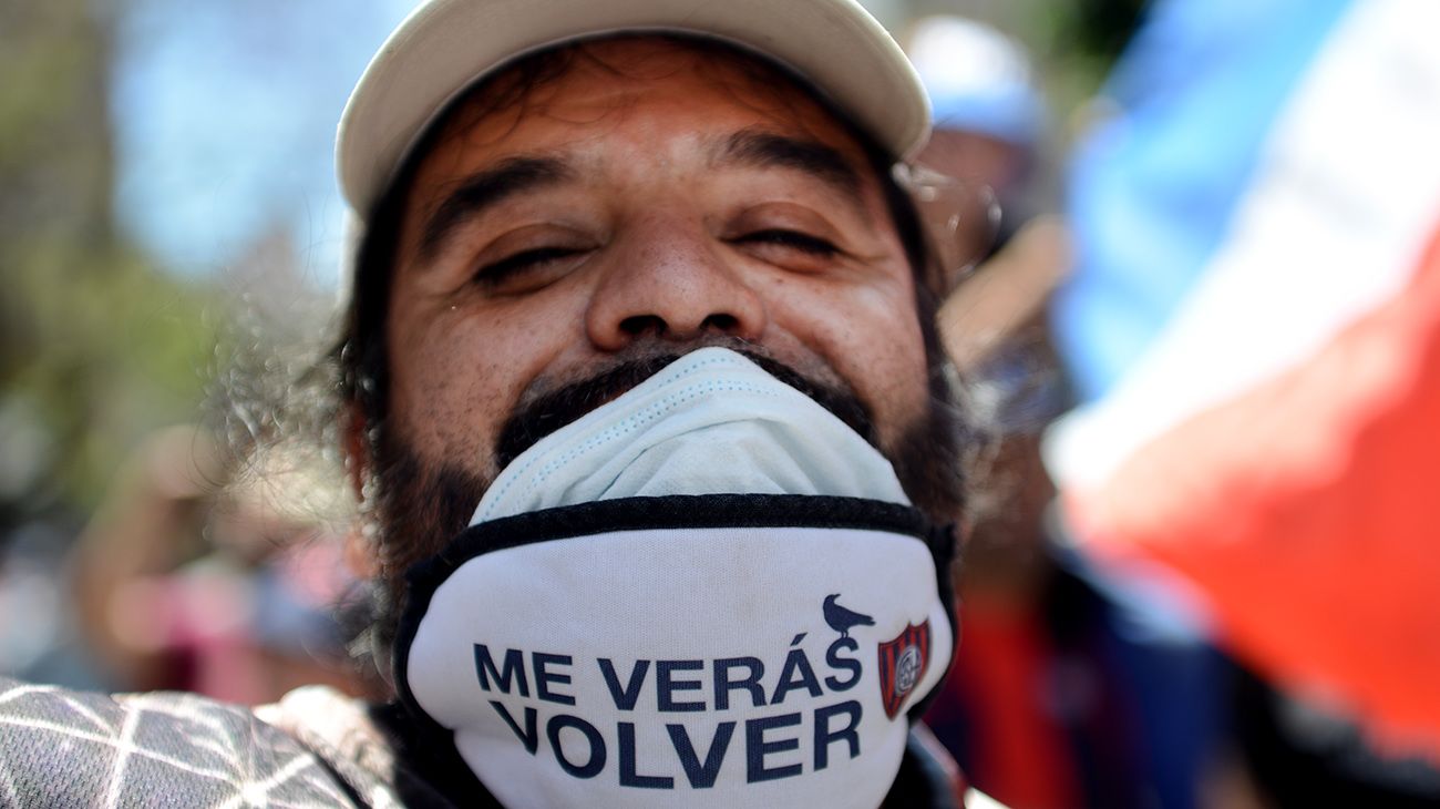 Cánticos. Marcha de hinchas de San Lorenzo. Fotos de Pablo Cuarterolo.