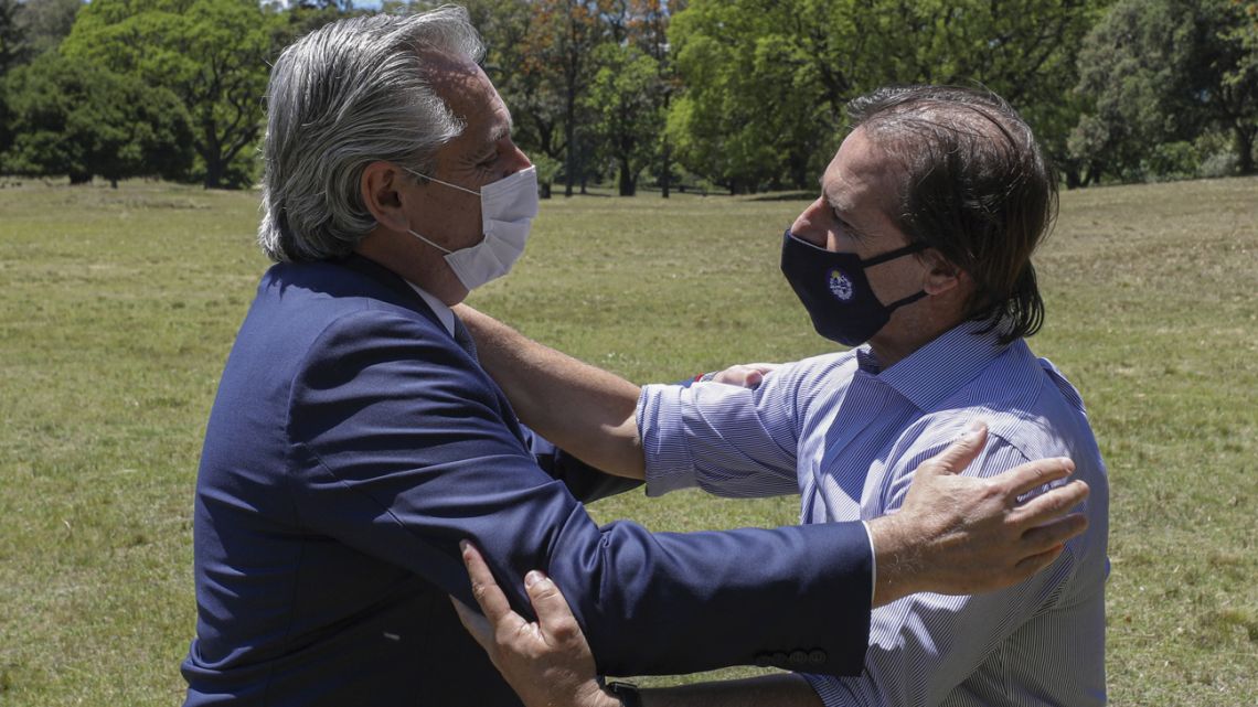 Handout picture released by the Argentine presidency showing Uruguayan President Luis Lacalle Pou welcoming Alberto Fernández for a private meeting at the Anchorena presidential ranch near Colonia del Sacramento, in Uruguay, on November 19, 2020. 
