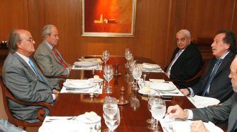 En 2011, una reunión del Grupo de los Seis, con De Mendiguren y Brito en la misma mesa.