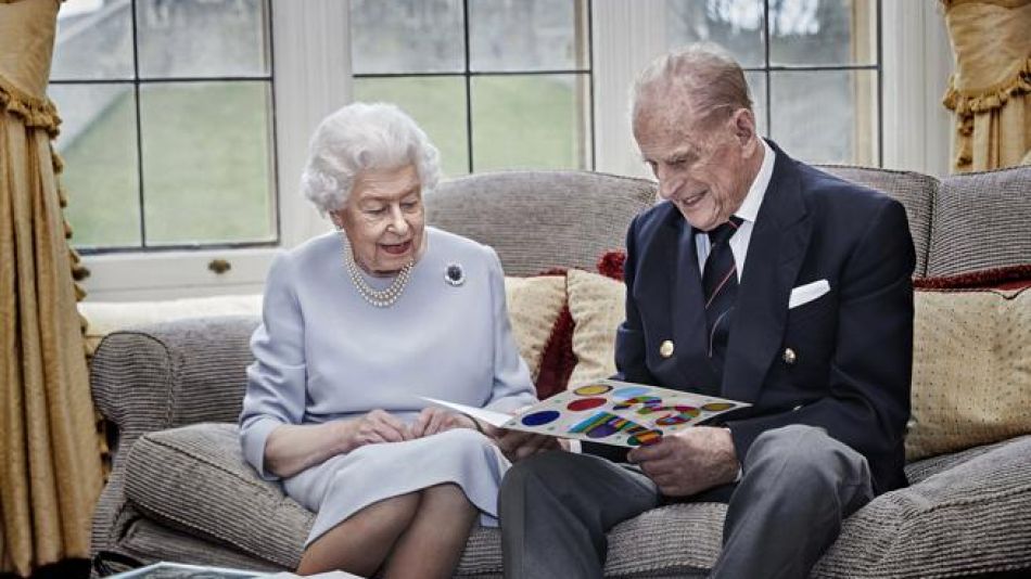 La reina Isabel II y Felipe de Edimburgo celebran 73 años casados