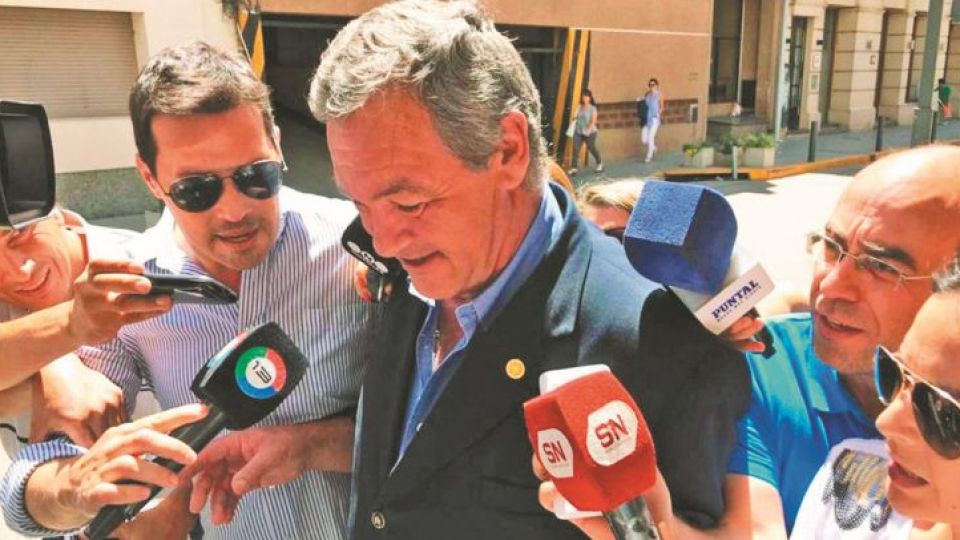 MARCELO MACARRÓN. Es el único acusado del homicidio de su esposa como instigador por desavenencias matrimoniales y económicas. Su defensa no se opuso a la realización del juicio.