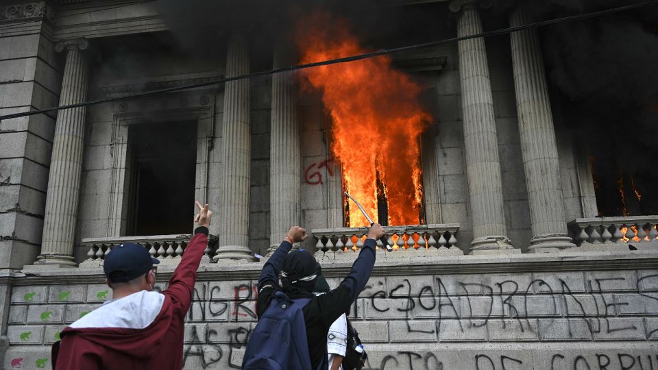 Grave crisis institucional en Guatemala.